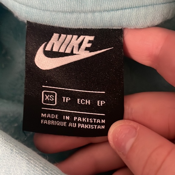 LIGHT BLUE NIKE HOODIE!! - Picture 4 of 4